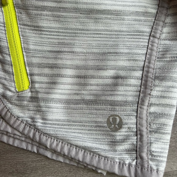 Lululemon Tracker Short II Wee Are From GRAY SPACE SILVER SPOON size 6 - Picture 2 of 5